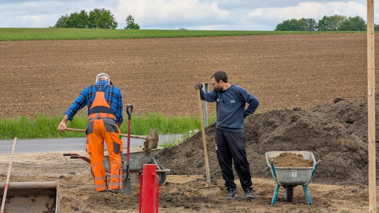 Pflanzaktion STS - Gemeinde - schaufeln - von Martin Koch